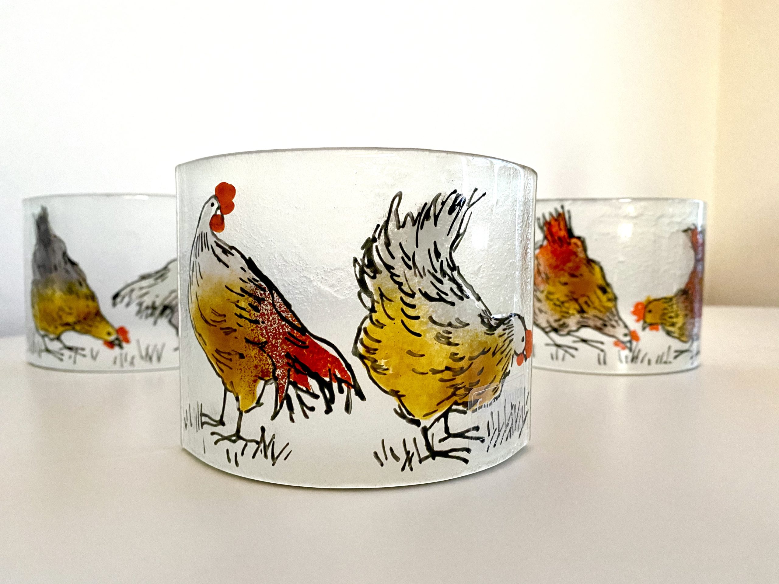 Two Hens Small Curve