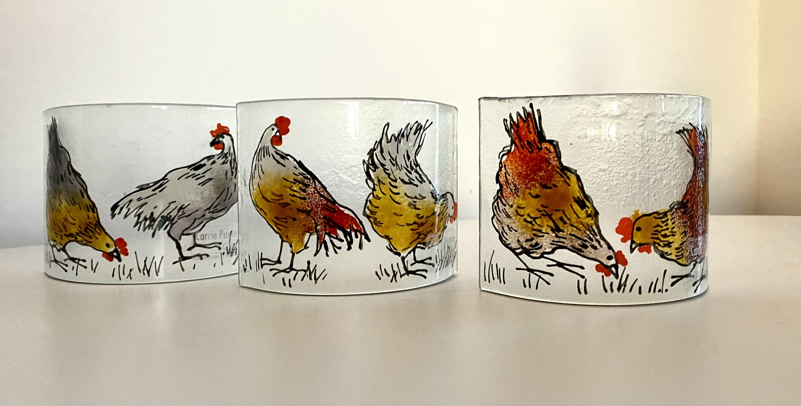 Two Hens Small Curve - Image 3