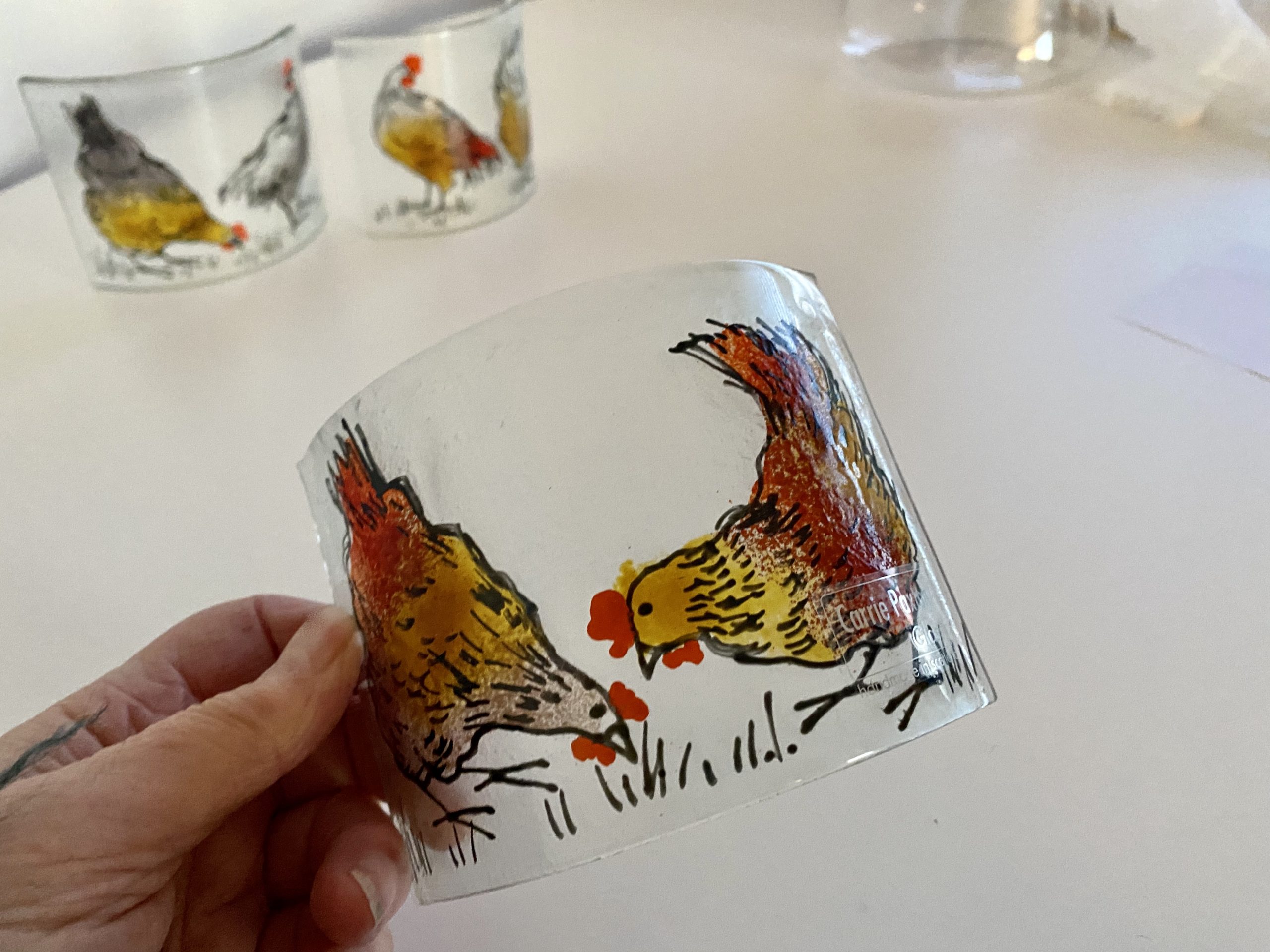 Two Hens Small Curve - Image 2