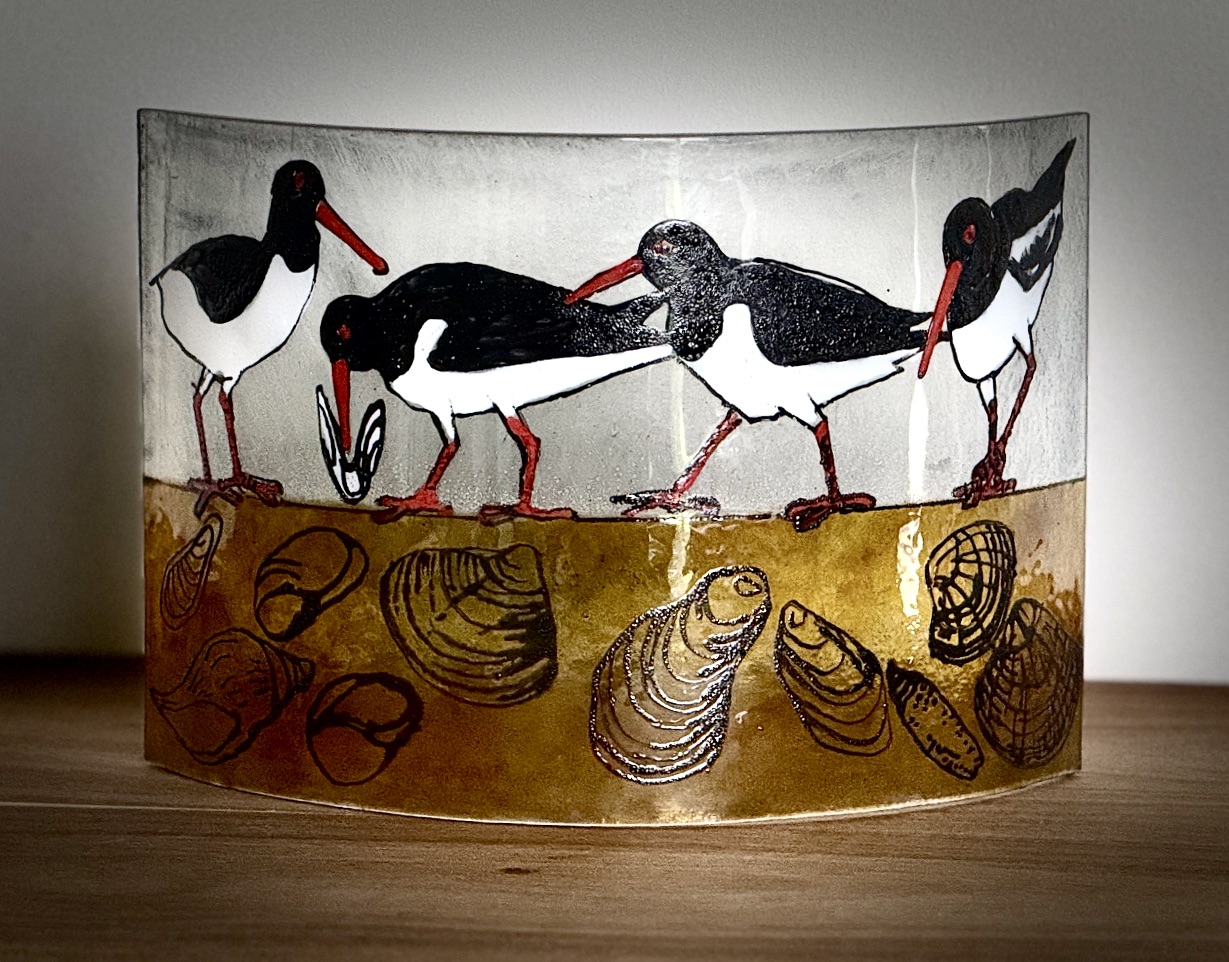 Oyster catchers & shells, Large Curve